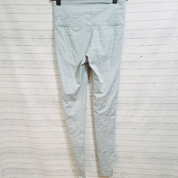 ATHLETA GRAY TEXTURED LEGGINGS, SZ MEDIUM - Picture 5 of 8